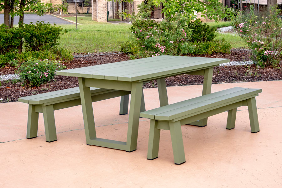 Verge: indoor & outdoor linenless tables. Green color