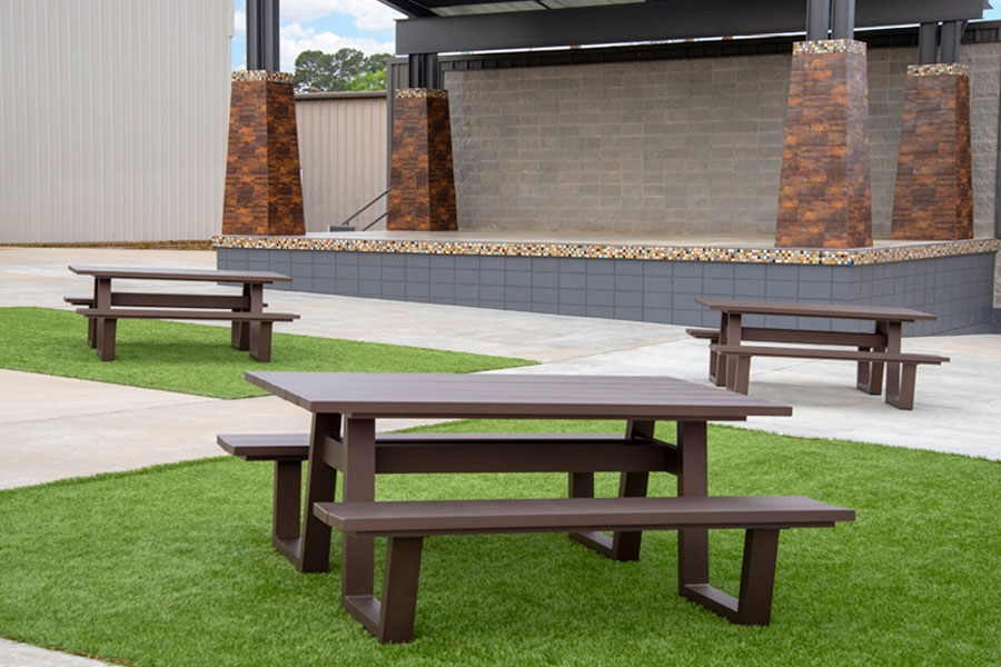 Verge outdoor linenless tables and benches